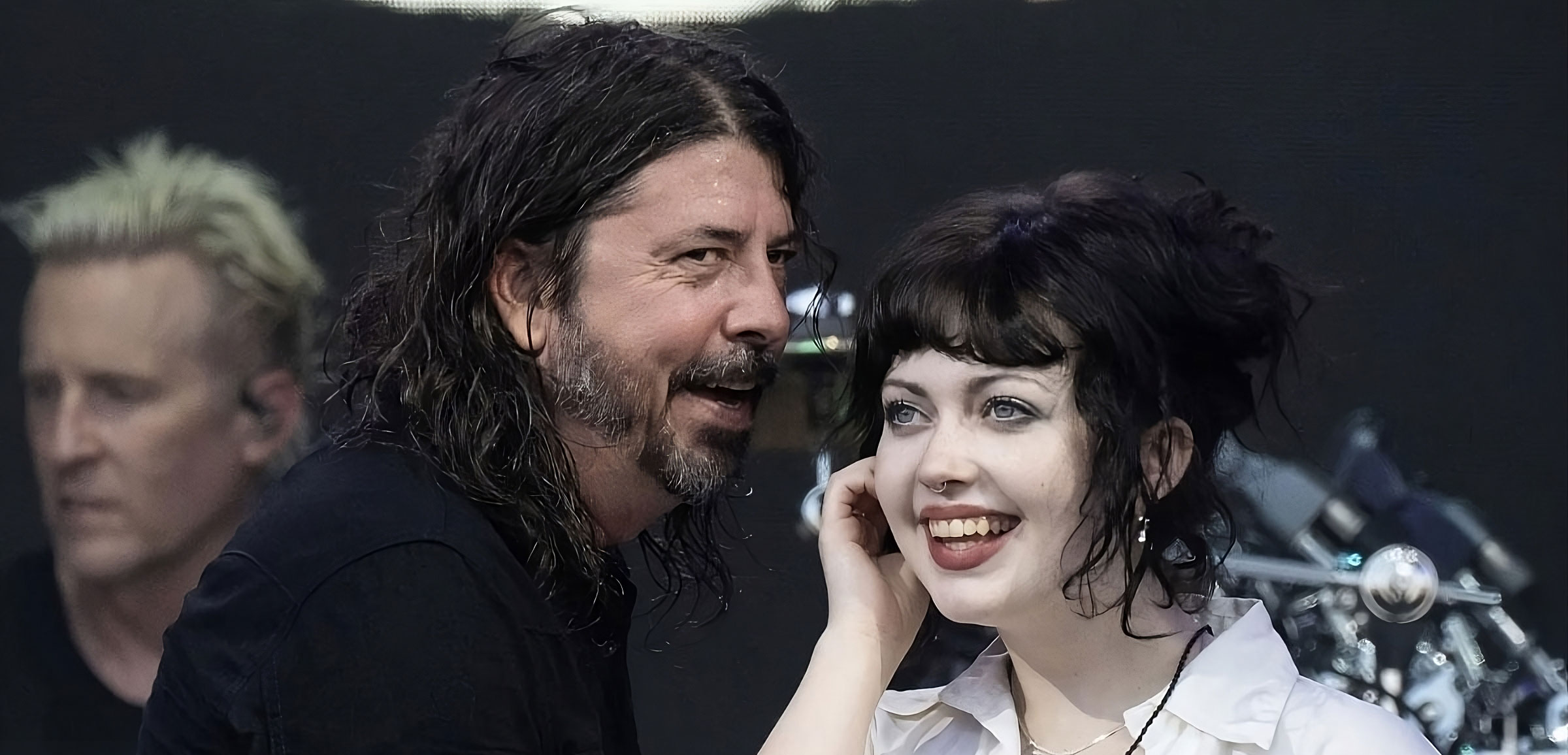 🎶 Dave Grohl’s Daughter’s Band Drummer Fears «”Hawkins Destiny”» — And Backup Vocalist Channels Kurt Cobain! 🎤