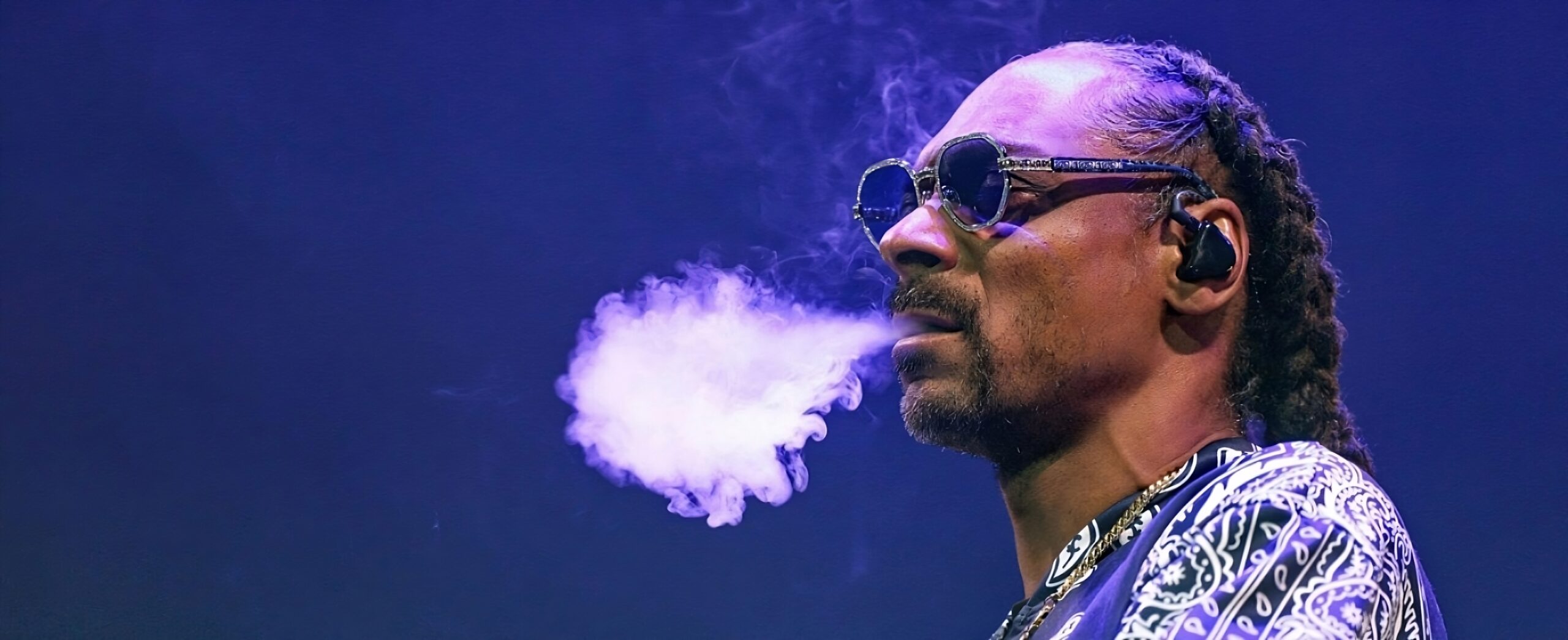 🎤 Snoop Dogg's 'Embarrassing' Trump Act: Fans React to Crypto Ball Performance! 🕶️