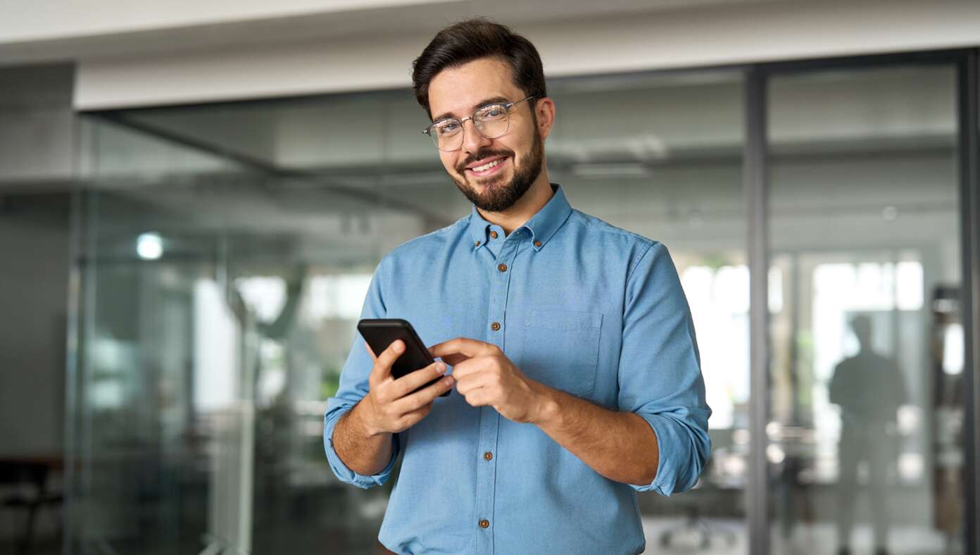 Male Friend Who Responded To Text Within 24 Hours Obviously Gay