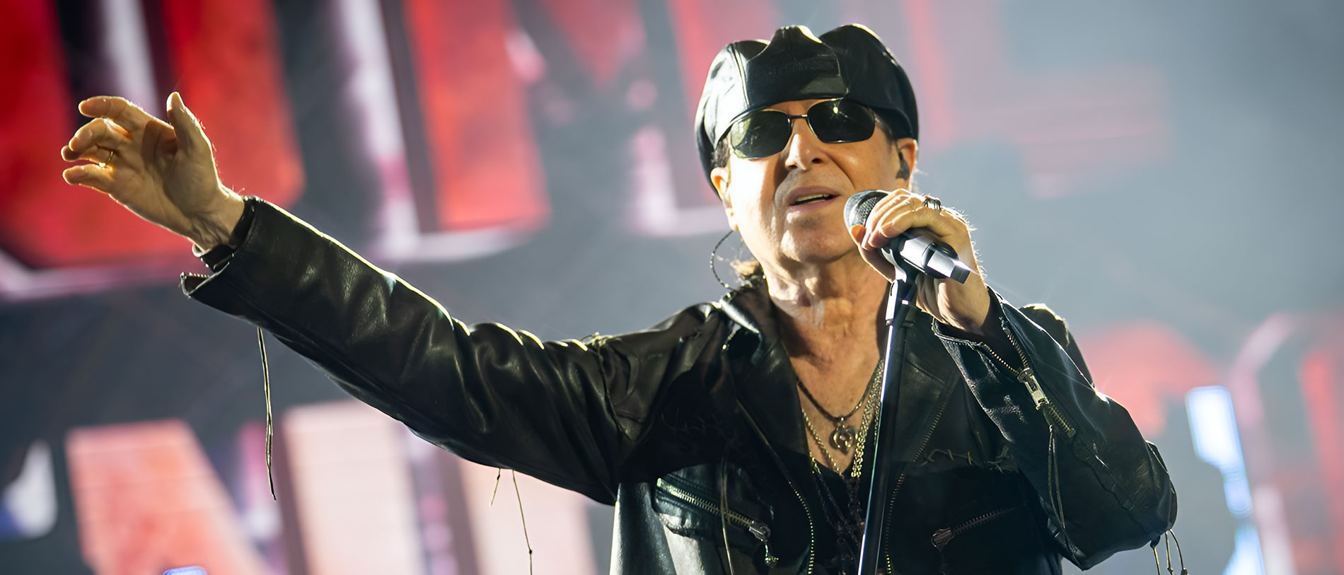 klaus meine Picsart AiImageEnhancer