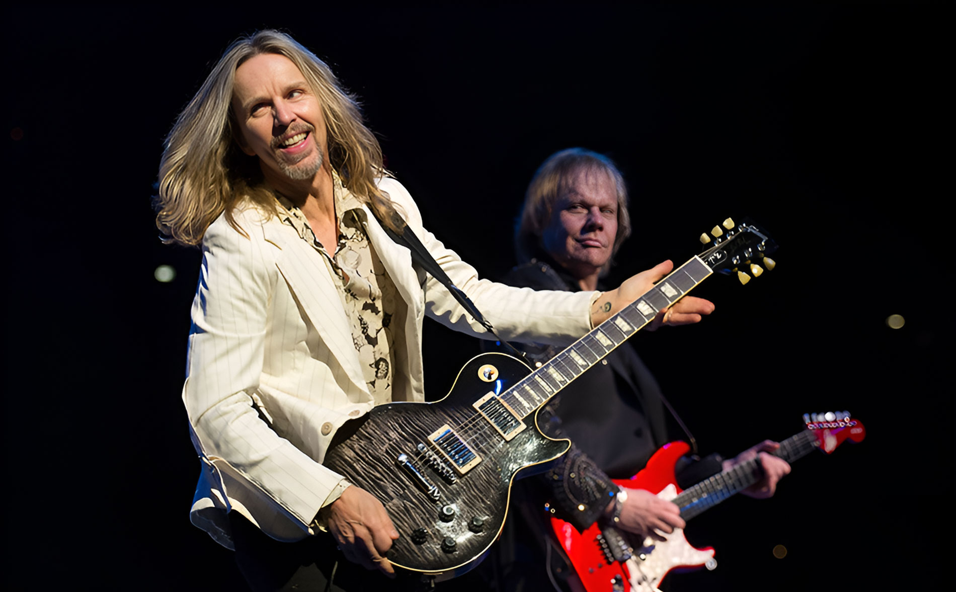 Prepare your eardrums for a geriatric rock-off as FOREIGNER, propped up by the ancient relic LOU GRAMM, creaks through Santiago, Chile in Spring 2025! 👴🎸🇨🇱🤣