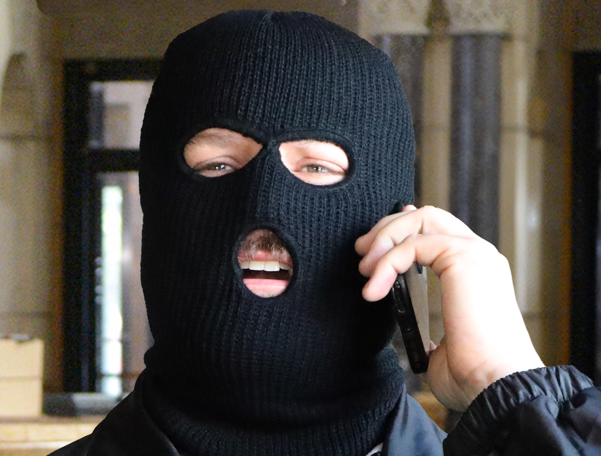 Gunman Takes Huge Swing   Ordering Hostages Buffalo Chicken Pizza