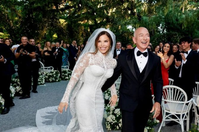 Bezos-Sanchez Wedding: A Gathering of People Who Have More Money Than Brains | CNN Business