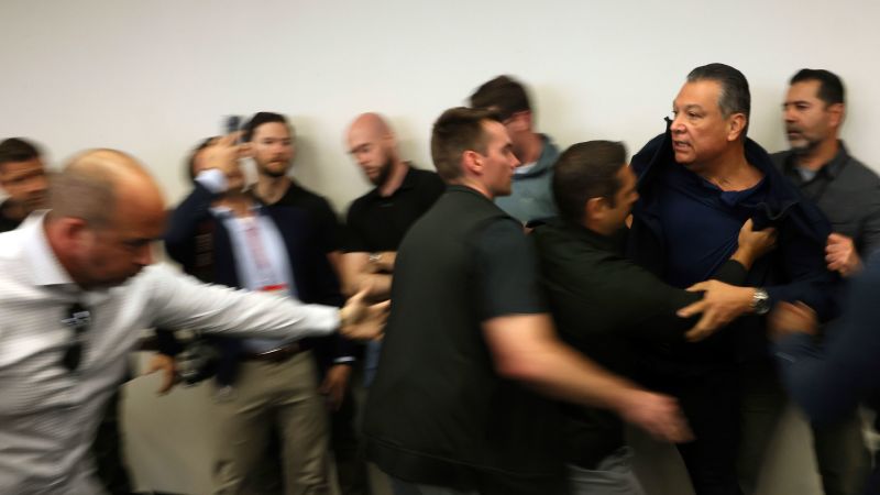 US Senator Gets Kicked Out of DHS Event for Asking Too Many Smart Questions, Apparently