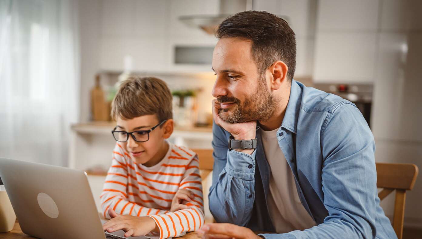 ‘That’s Neat Buddy,’ Says Dad Understanding Nothing Of What His Kid Just Told Him About Roblox