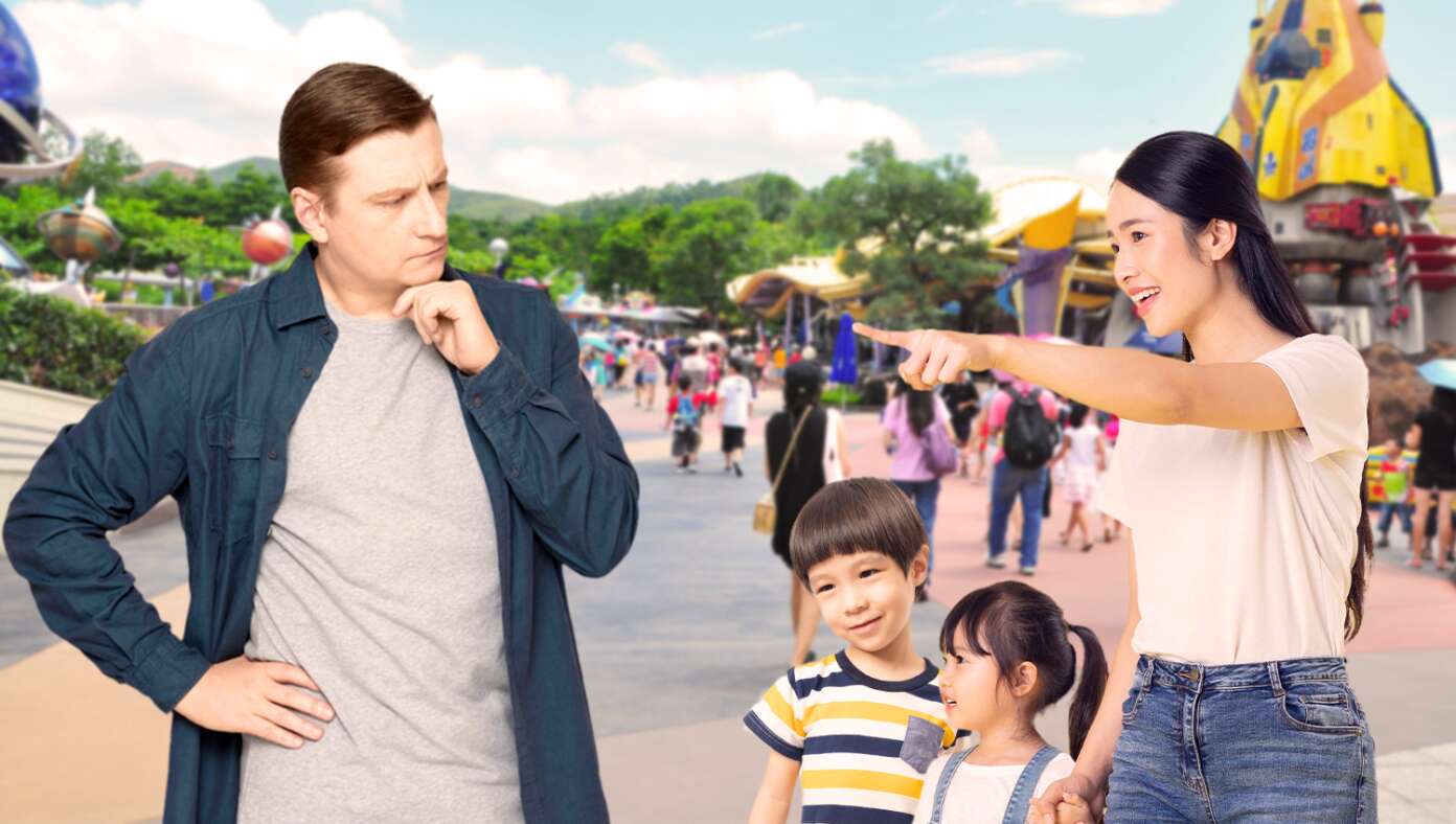 Man At Disneyland Shocked By How Well His Kids Are Getting Along Suddenly Realizes He’s Standing With Wrong Family