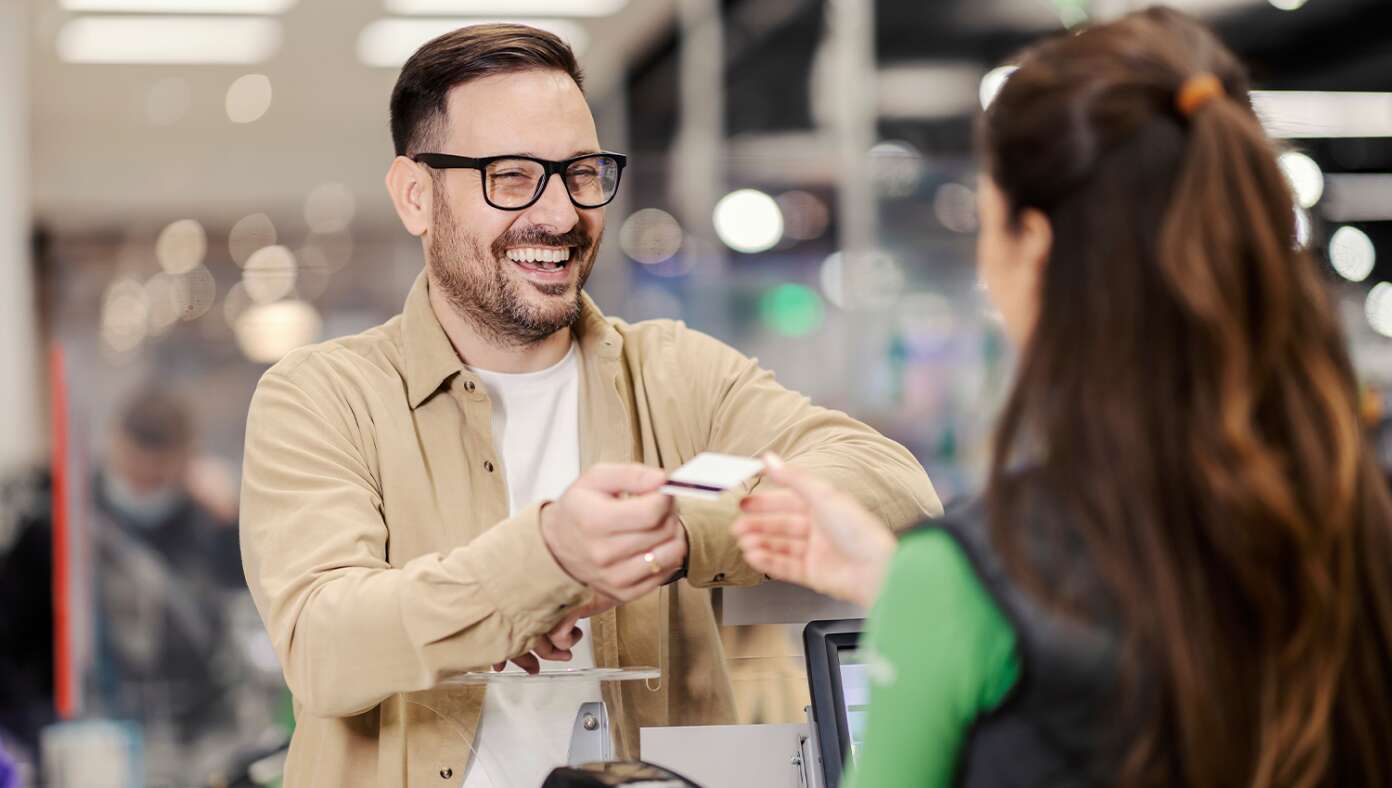 Man’s Comedic Genius Wasted On Grocery Store Cashier