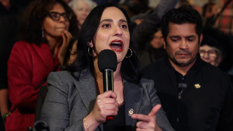 CNN: WATCH as Politician Throws Hissy Fit Over ICE Daring to Detain Iranians