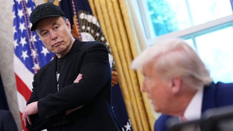 Elon vs Tiny: A Geriatric Cage Match for Twitter Supremacy