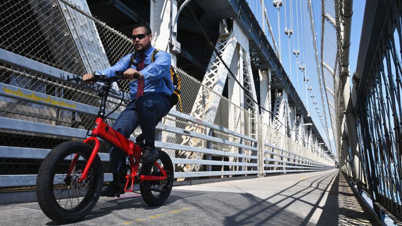 GOP: No Bikes for You, But Here's a Million-Dollar Hero Garden, Peasants
