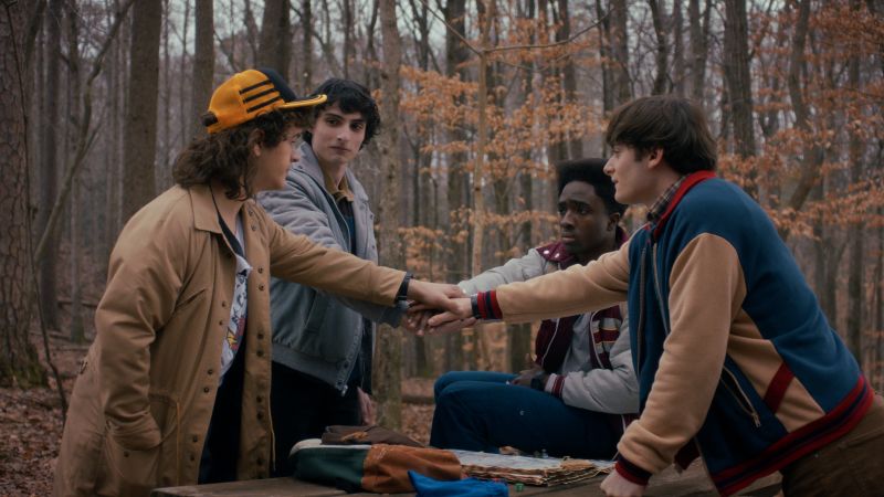 Hollywood Minute: Prepare to be whelmed: A ‘Stranger Things’ Finale First Look