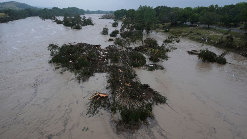 Texas Sinks: CNN's Got Pics (and We've Got Jokes)