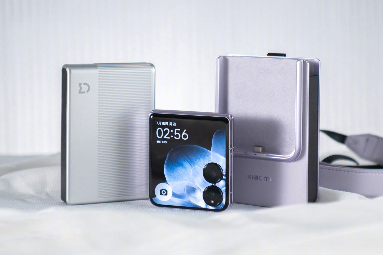 Xiaomi's Mix Flip 2: Finally, a Foldable That Won't Break the Bank (Unless You Buy All the Accessories)