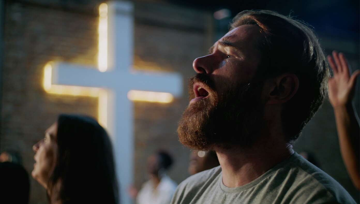 Congregation’s Men Hit By Sudden Wave Of Allergies During Singing Of ‘Old Rugged Cross’