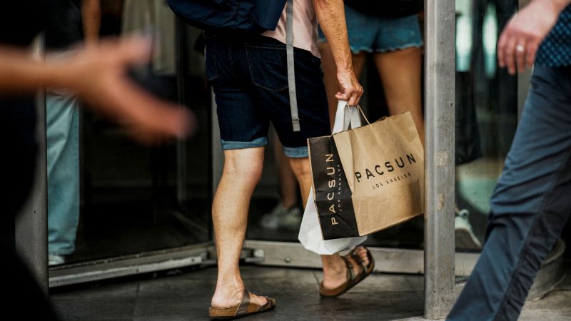 Against All Logic, Dumb Americans Still Throwing Money Away | CNN Business