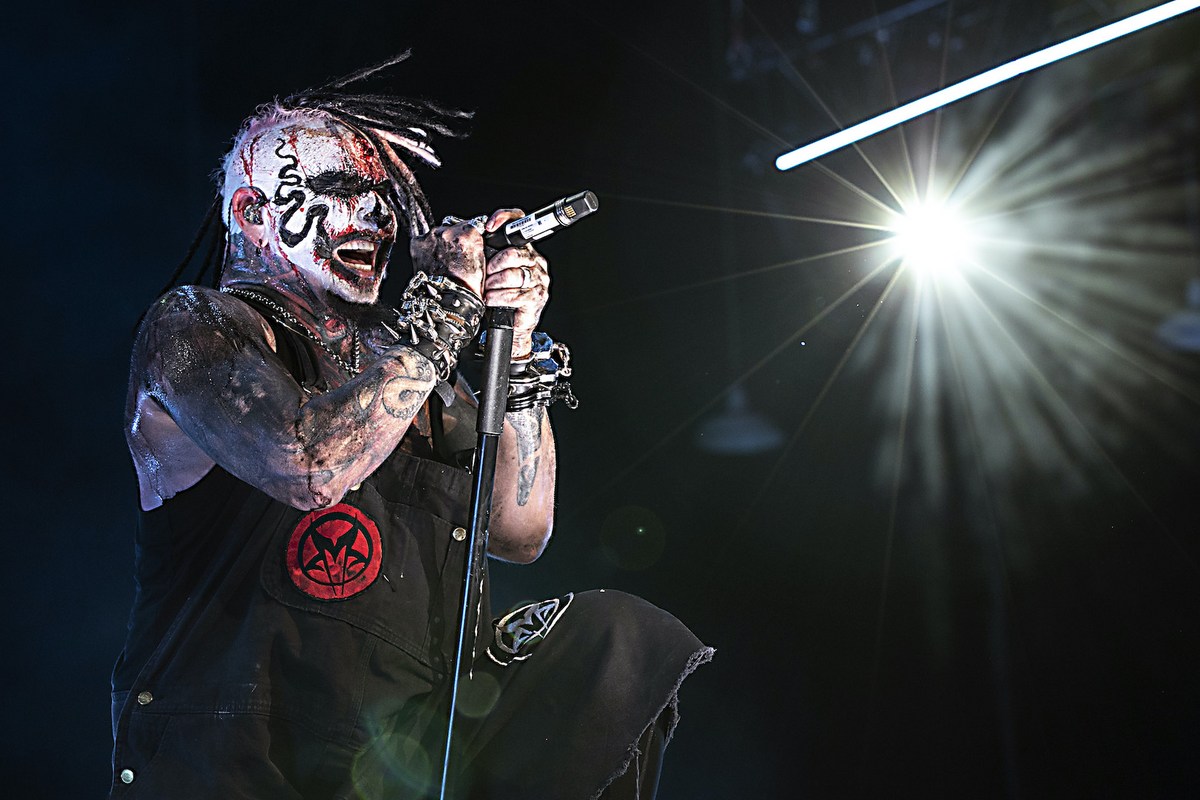 Chad Gray of Mudvayne Reminisces About Vinnie Paul: A Touching Tale of Friendship (and Drum Lessons?)