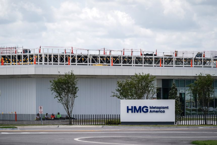 ICE Raids Hyundai Plant, Finds More Than Just Cars