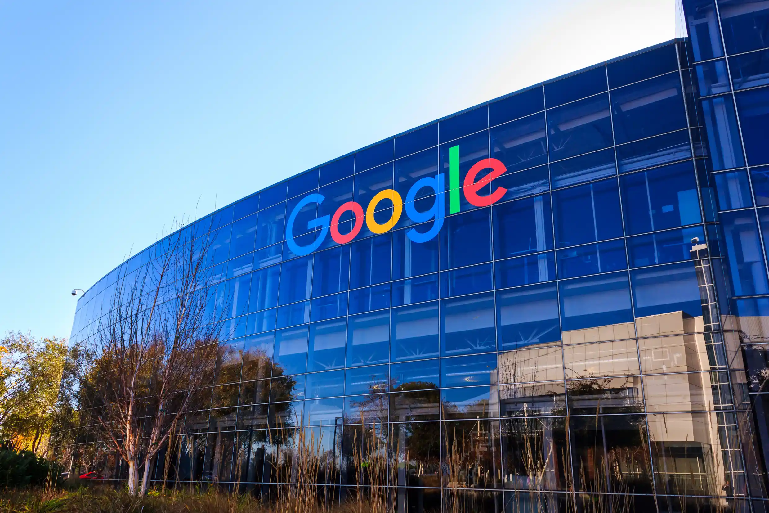 Google Claims 90% of Tech Nerds Now Relying on Robots to Do Their Jobs, World About to End