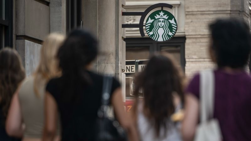 Starbucks Shuttering Hundreds of Locations, Is It Because of My Complex Latte Order?