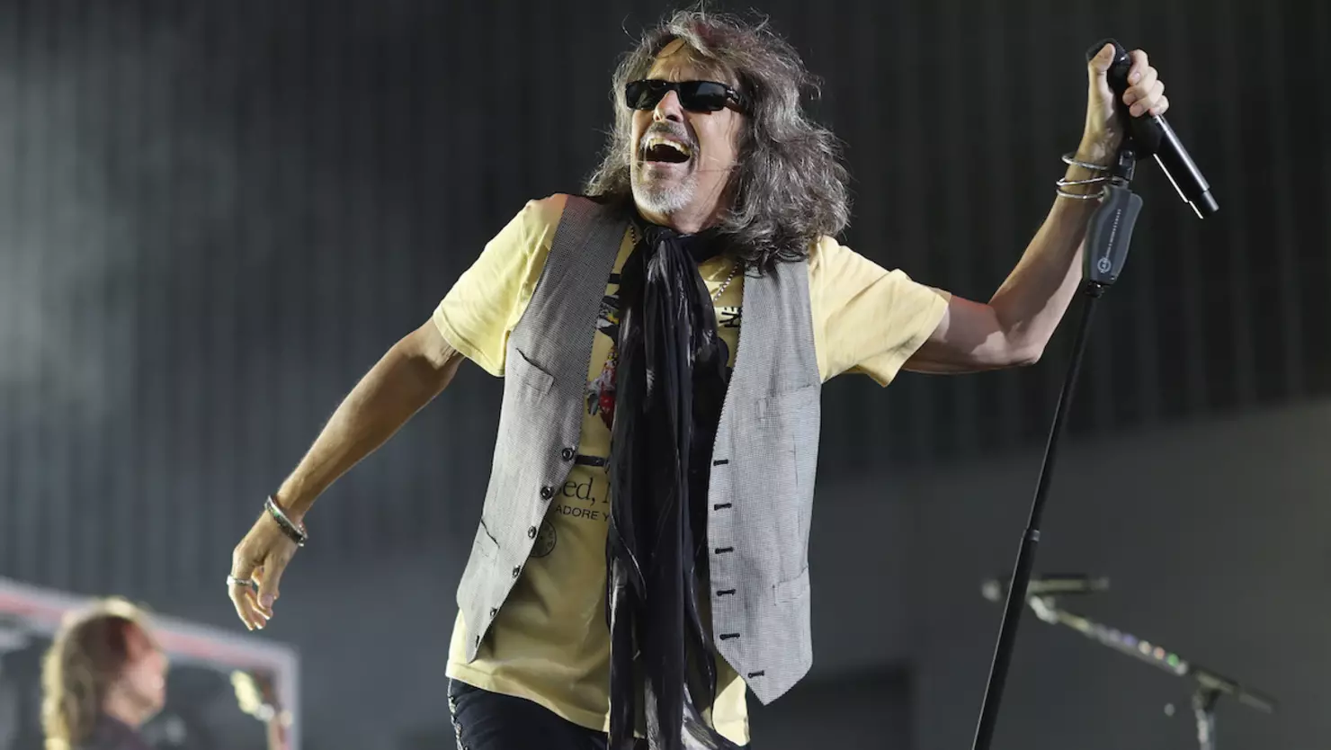 KELLY HANSEN Throws Mic, Sobs Uncontrollably in Farewell Performance with Washed-Up Band, FOREIGNER