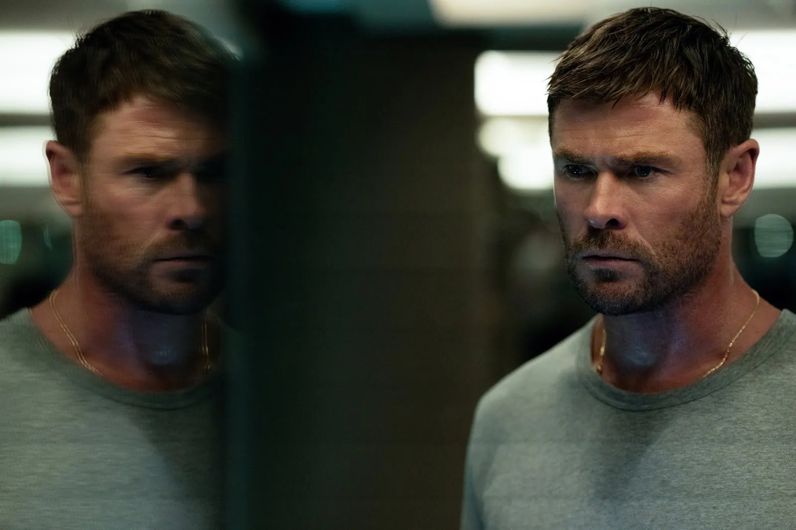 Crime 101: Chris Hemsworth and a bunch of other famous people try not to trip over their own feet in a new heist movie trailer