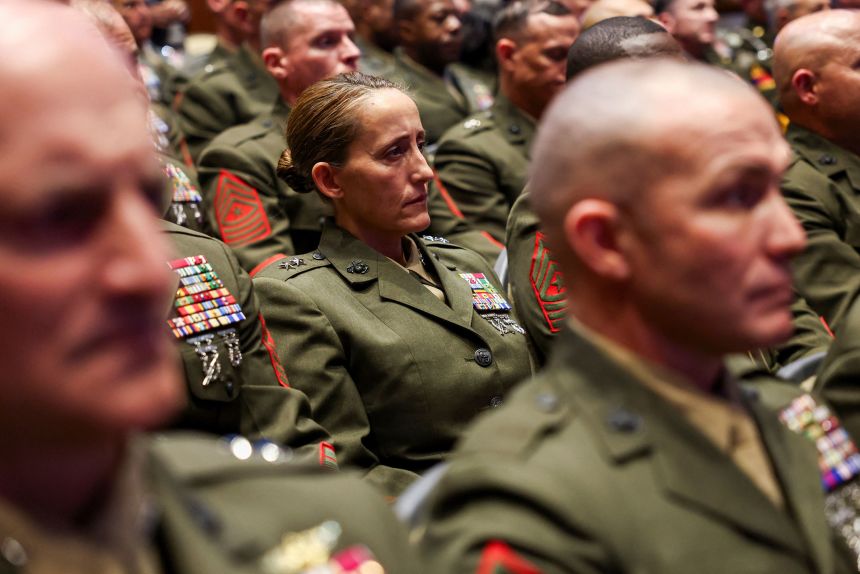 ATTENTION! Military temper tantrums, crybaby convention, and a plus-size победитель: CNN’s daily dose of drama