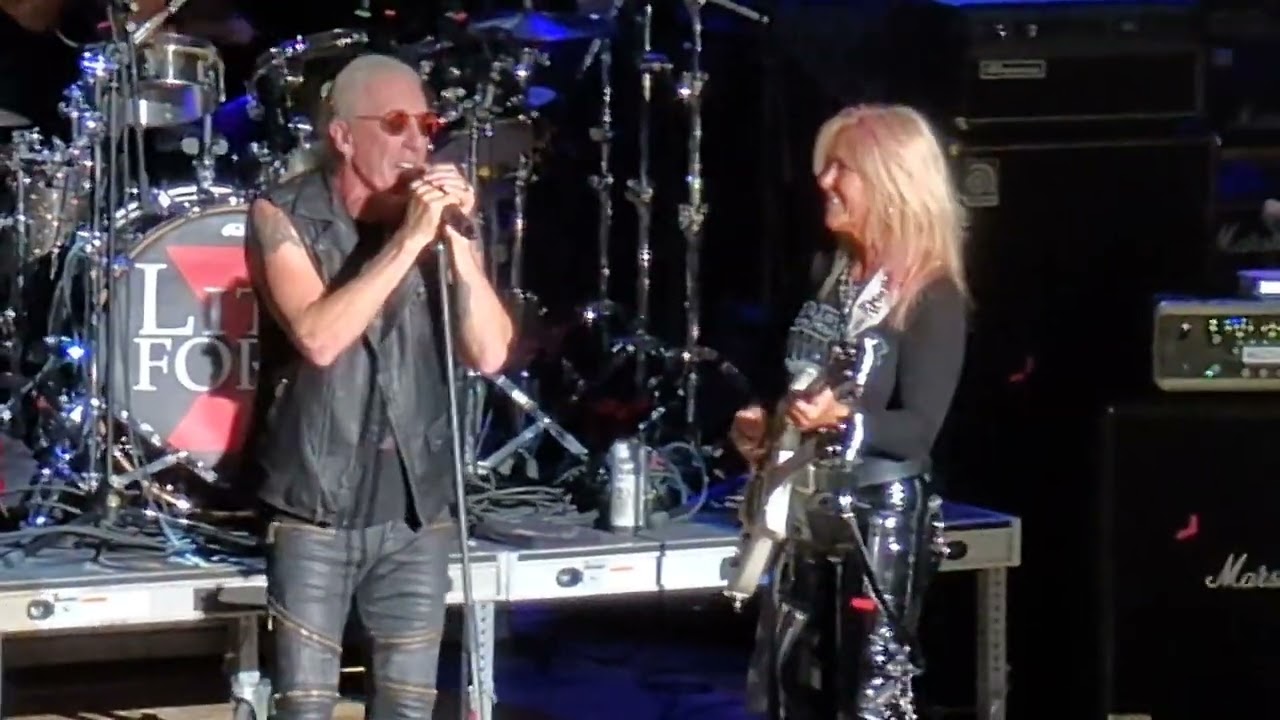 Dee Snider and Lita Ford Ravage Missouri With Geriatric Rock Show, Locals Pray for Quieter Afterlife