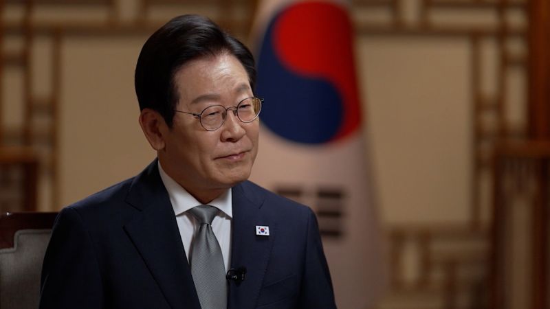 South Korean Prez Throws Dignity Out Window, Hails Trump as ‘Peacemaker’ (LOL)