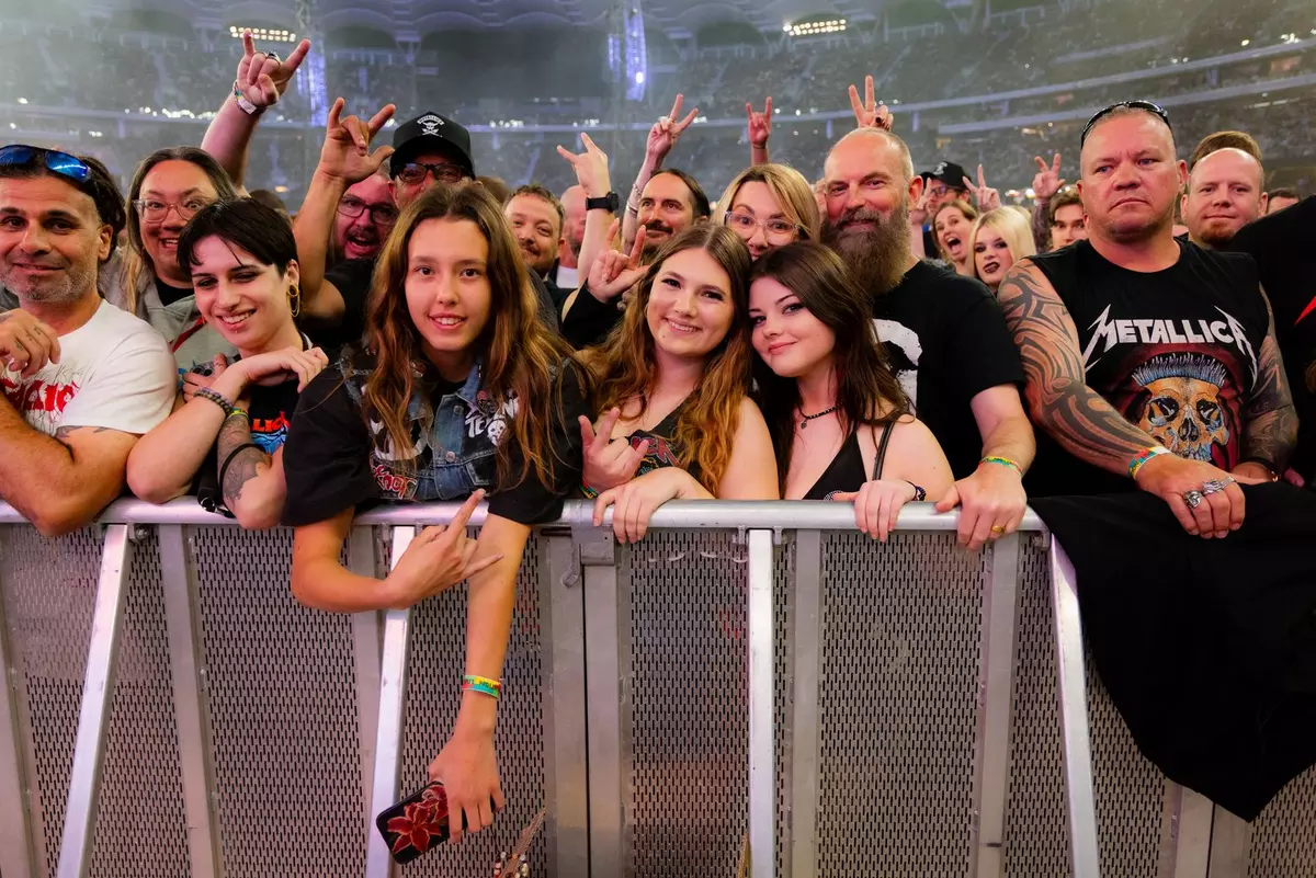 Metallica Fans Risk Life and Limb (and a Night in the Clink) for a Glimpse of Papa Het’s receding Hairline