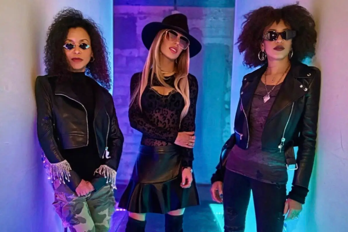 Behold! The POWER OF 3 Supergroup (AKA Orianthi and Some Other Ladies) Shreds at Raiders-Cowboys Game