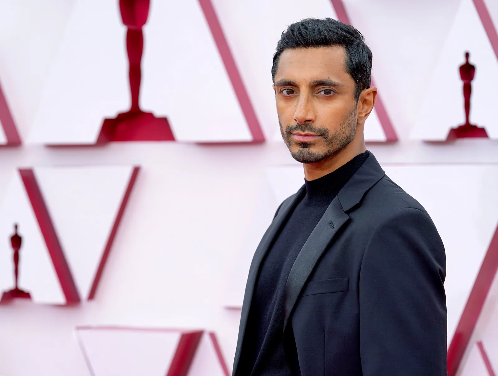 Riz Ahmed Plays Hamlet and Suddenly Everything Is Very Dramatic