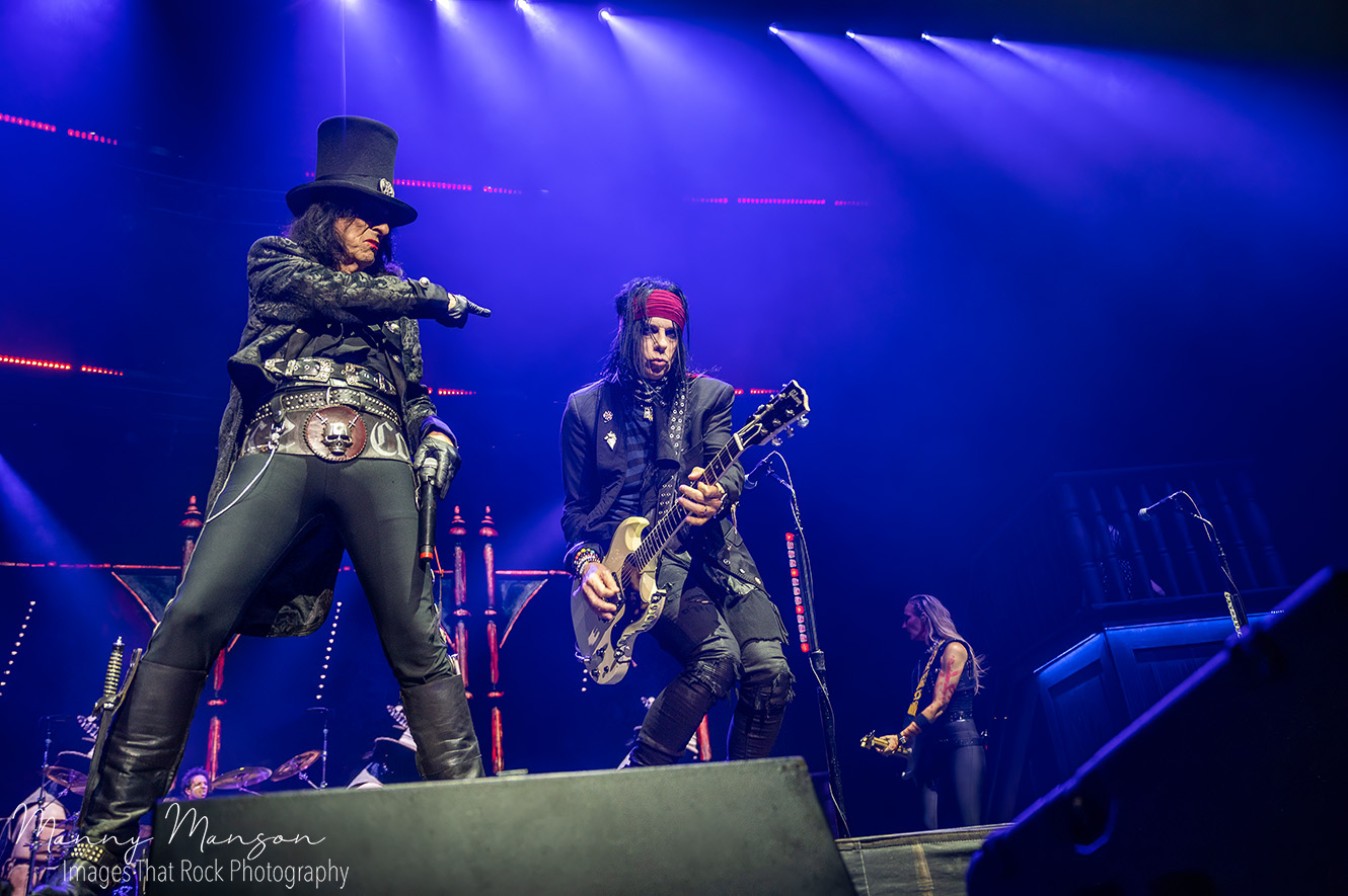 Watch: ALICE COOPER Plays With Orchestra Like It’s Not a Heavy Metal Funeral