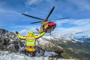 Escursionismo: prevenire i rischi (perché cadere dagli strapiombi non è cool)