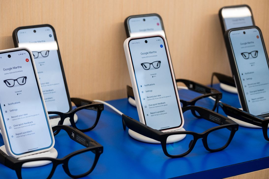 I Tried Google’s Smart Glasses and Now My Phone Is Just an Overpriced Pocket Brick