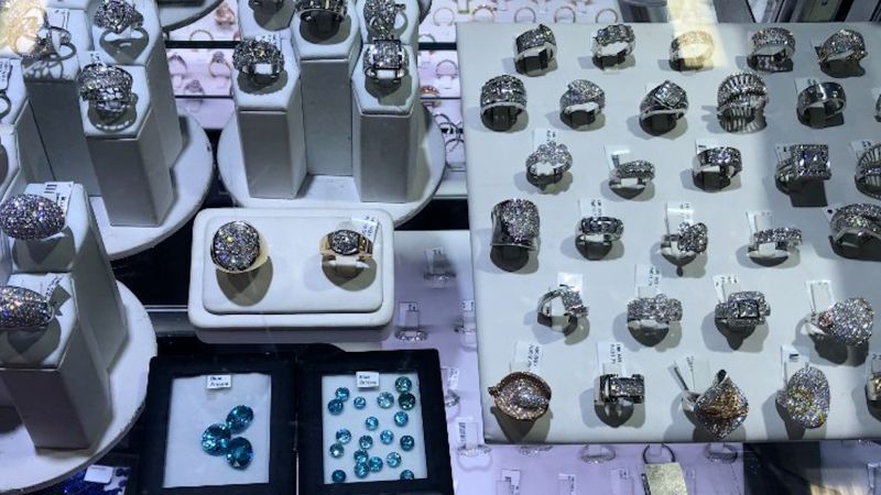 $100m jewelry heist suspect deported before trial, jury still deliberating the value of costume jewelry