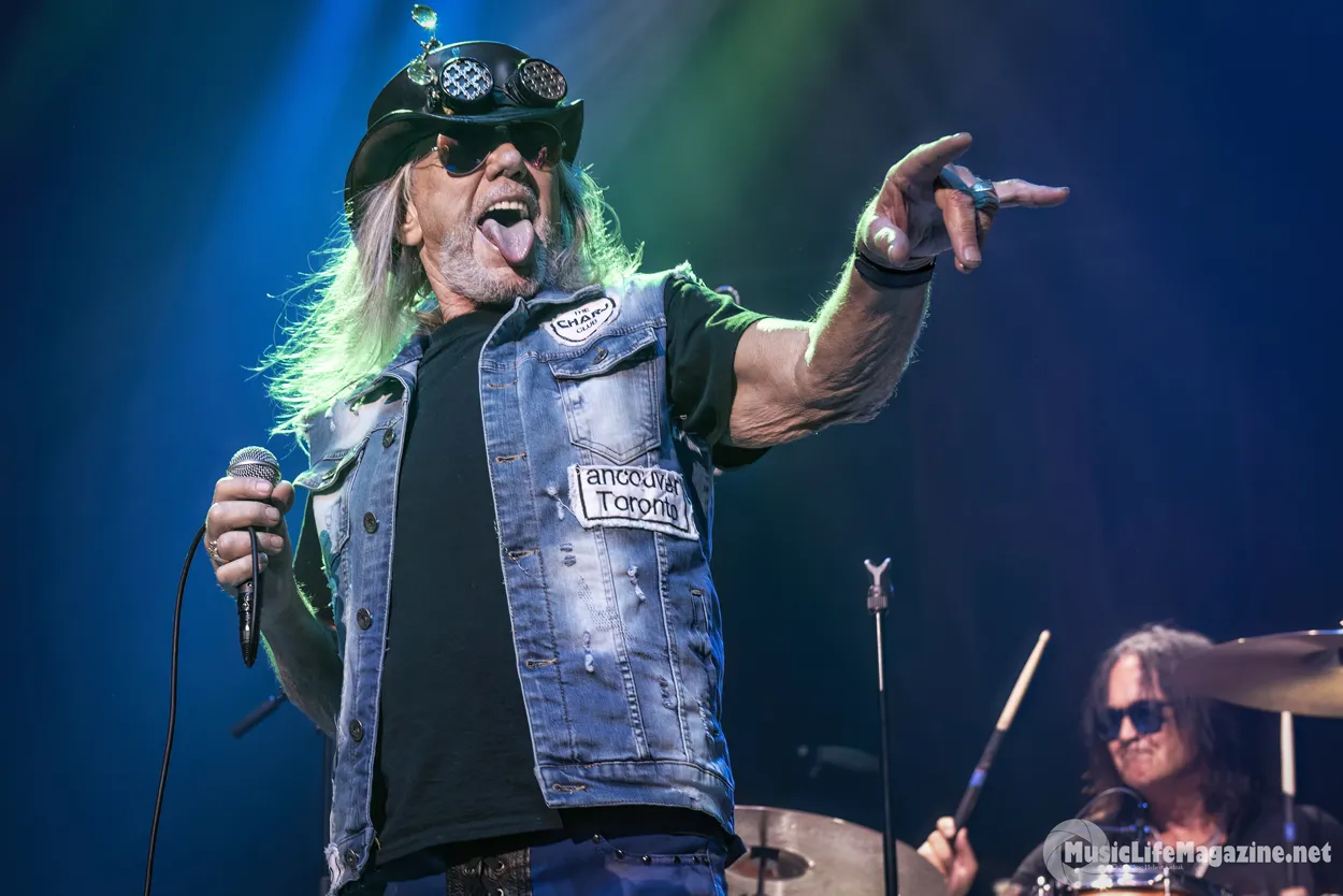 HELIX’s BRIAN VOLLMER Says Retirement Is For People Who Can’t Rock An Air Guitar In Their Sleep