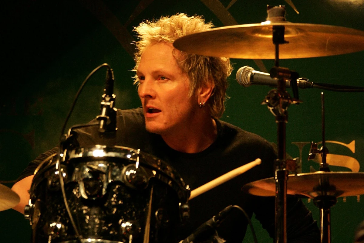MATT SORUM Claims VELVET REVOLVER Was Inches From GUNS N’ ROSES Status: ‘We Just Ran Out of Steam (And Maybe Talent)’