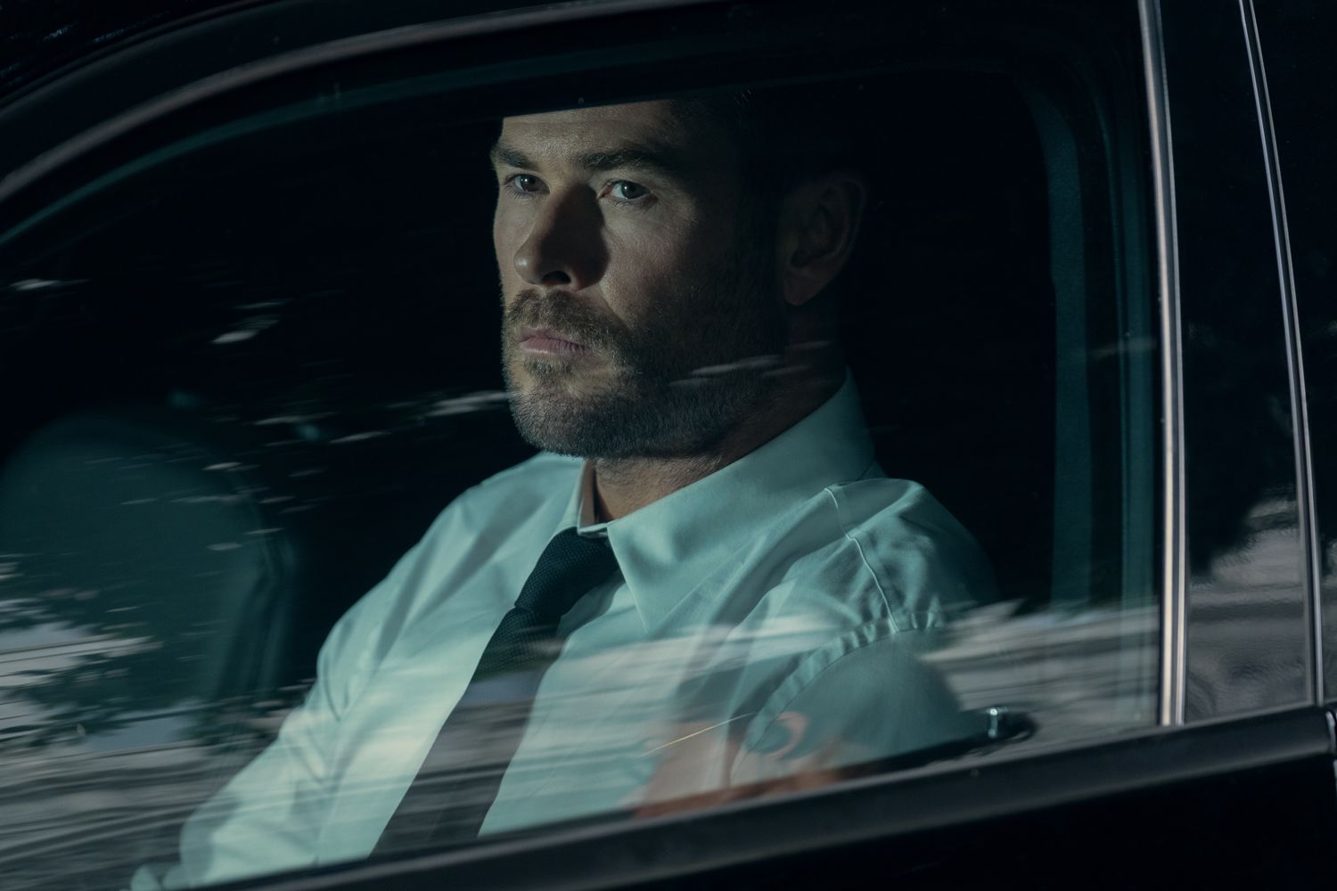 Chris Hemsworth, Mark Ruffalo, Barry Keoghan, and Halle Berry Finally Star in a Movie Together in the New Crime 101 Trailer