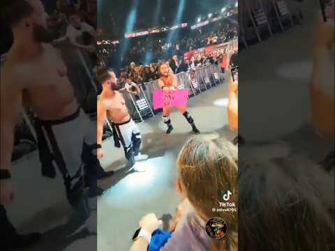 Bad guy wrestler grants little girl’s request