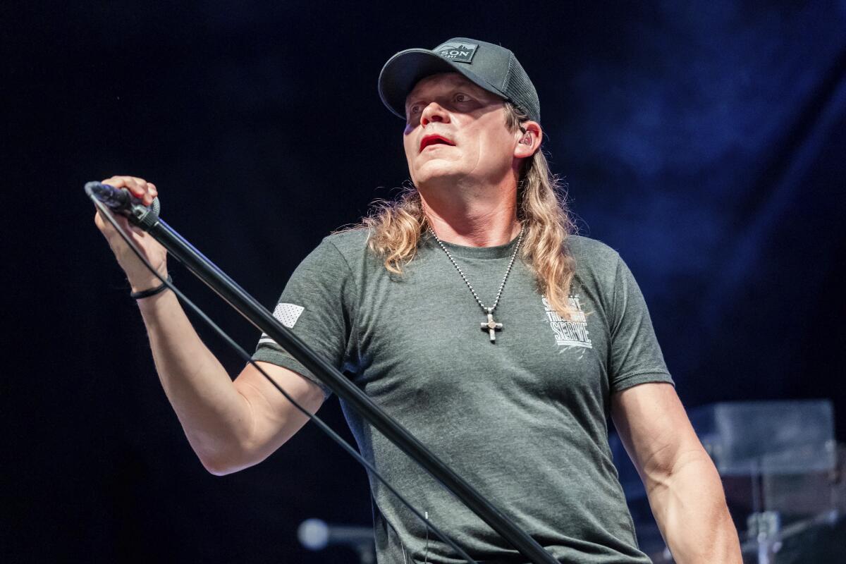 3 DOORS DOWN Singer BRAD ARNOLD Dies At 47, Fans Panic Because Now They Have To Learn A New Band Name