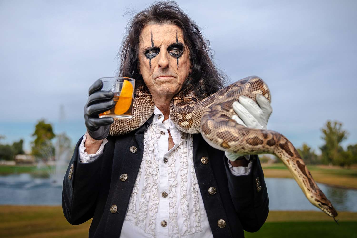 ALICE COOPER Rips A.I to Shreds Because Apparently His Music Wasnt Robotic Enough Already