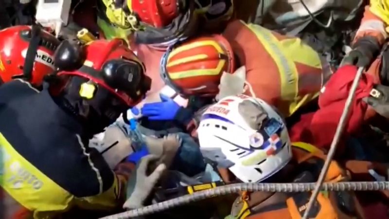 Kid pulled from Venezuela rubble miracle