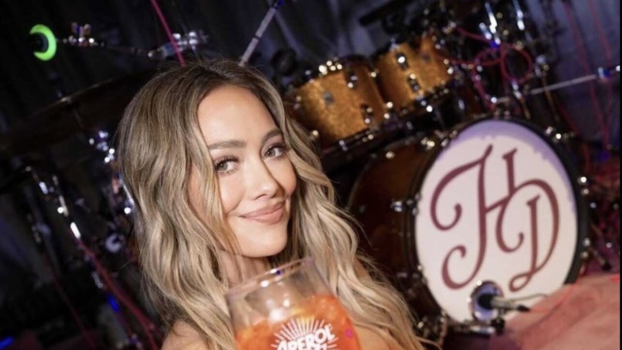Breaking News Hilary Duff's Life Has Been Completely Consumed by Mahjong and Honestly Who Needs Personal Growth or Human Interaction When You Have Tiles