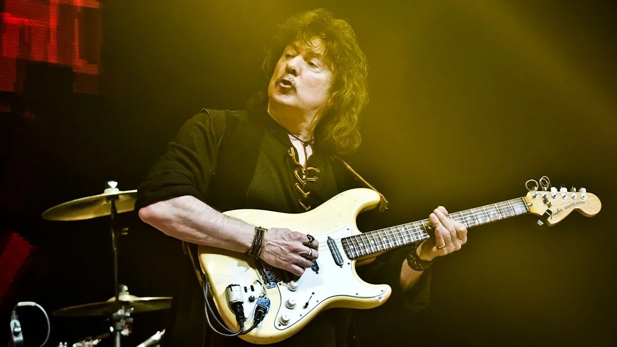 Blackmore Rejoins Deep Purple After 33 Years For Iconic Performance