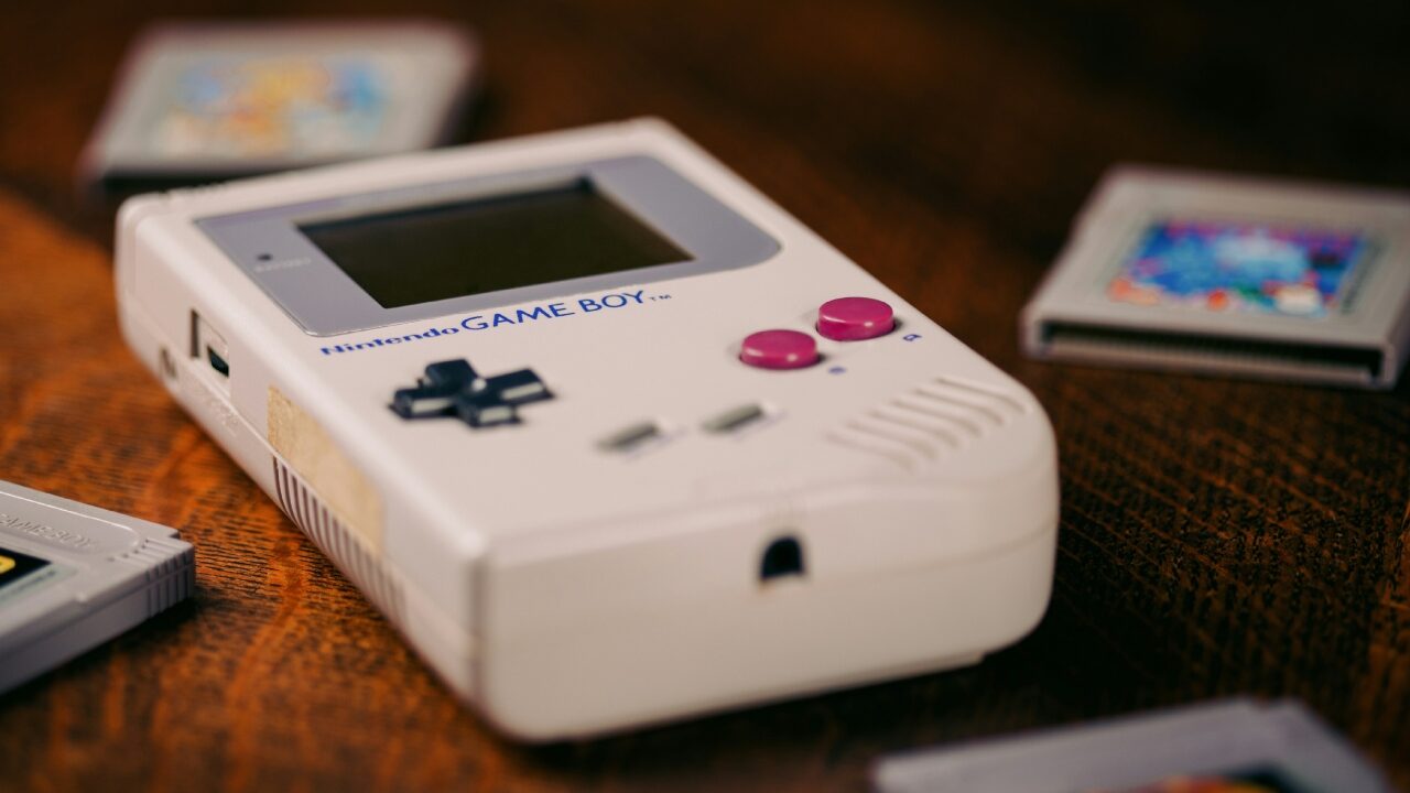Cartridge slots make comeback because nostalgia pays publishers' bills