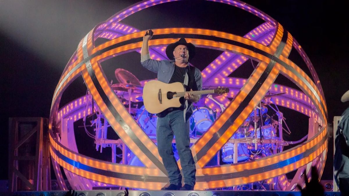 Garth Brooks Announces 2026 Blame It All On My Roots Tour