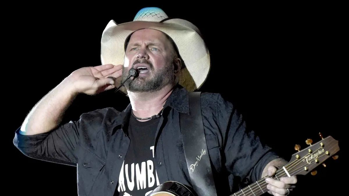 Garth Brooks Expands Tour With New Chicago Dates Added