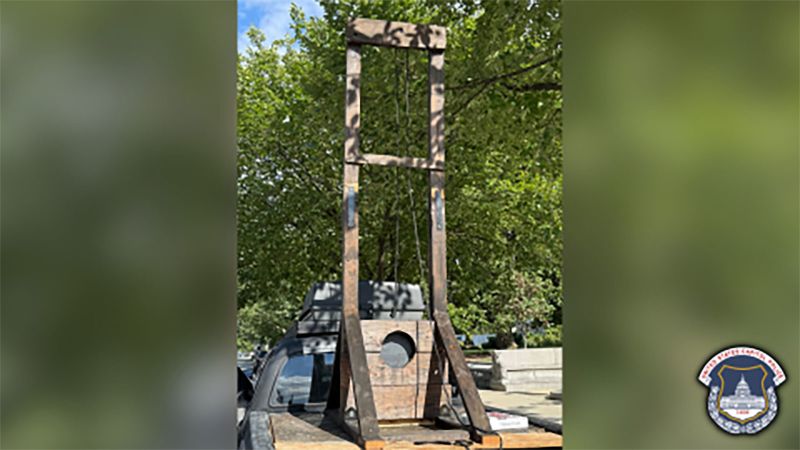 Guillotine Enthusiast Takes Road Trip to US Capitol