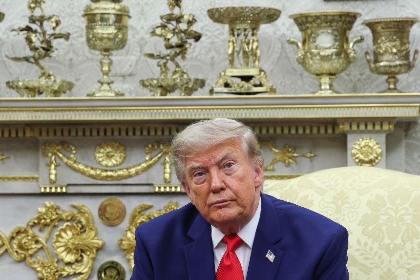Hillary Clinton Compares Trump's Decor to Saddam's Greatest Hits