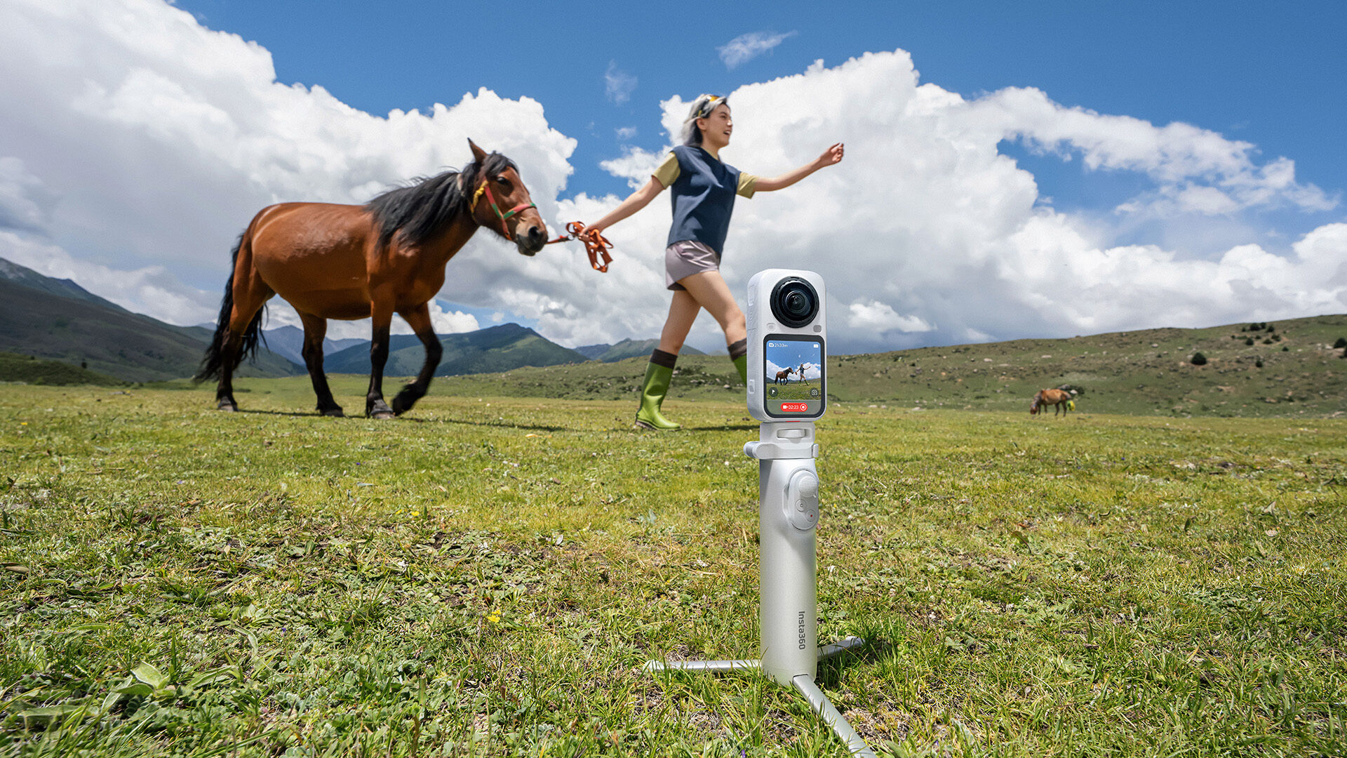 Industry Stunned As Insta360 Unveils X6 Camera Capable Of Recording Your Wallet Being Drained